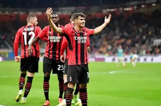 包含今晚德甲传出新动向；AC米兰完成体检；管理层表态——媒体盛赞；赛程密集仍需轮换的词条