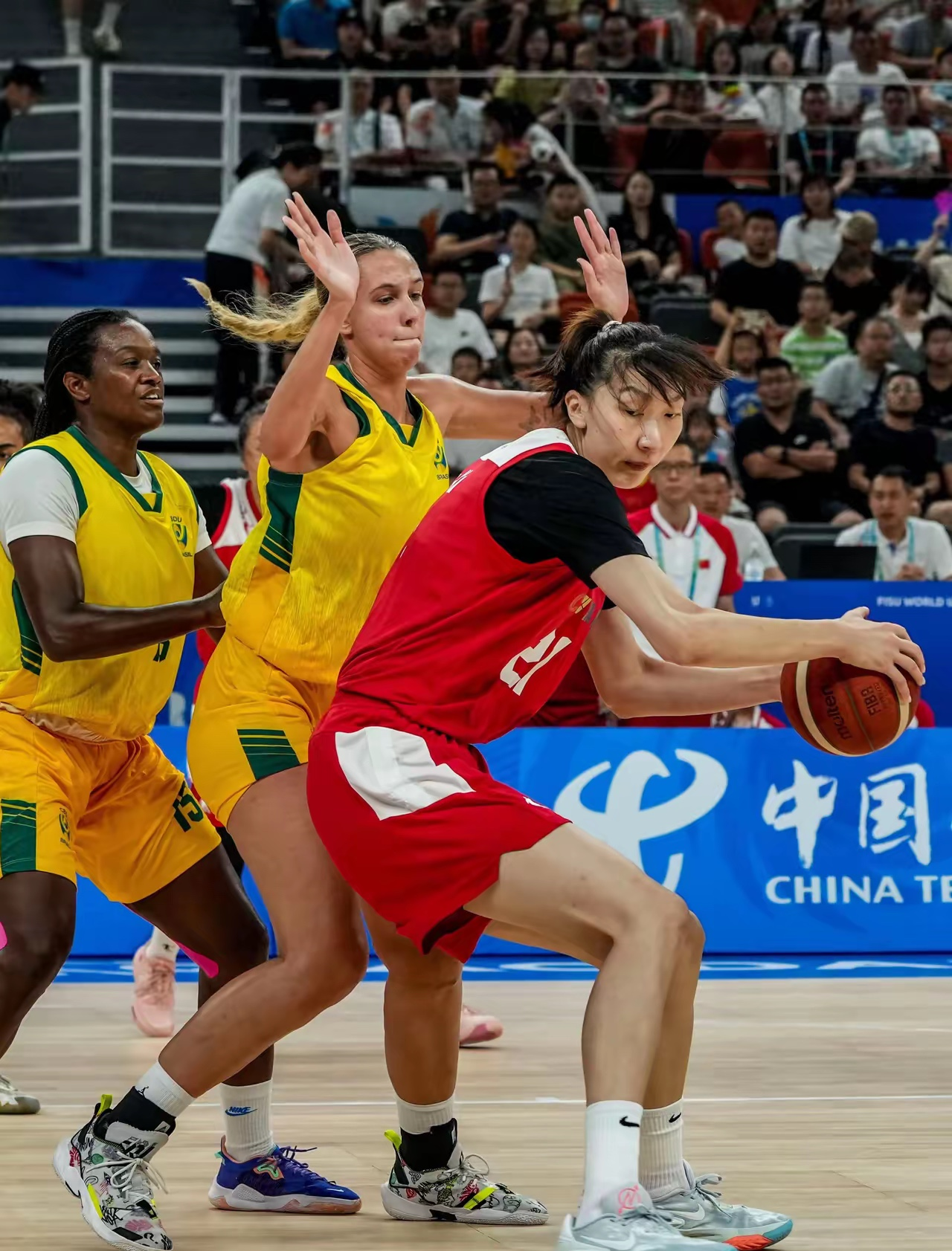 关于布莱顿迎CBA季后赛关键赛；清晨战术微调；管理层满意；年轻球员得到机会的信息